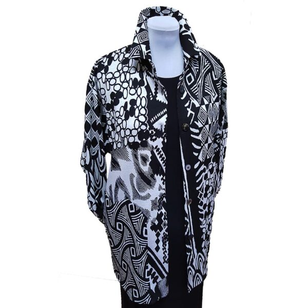 Black white abstract knit shirt
